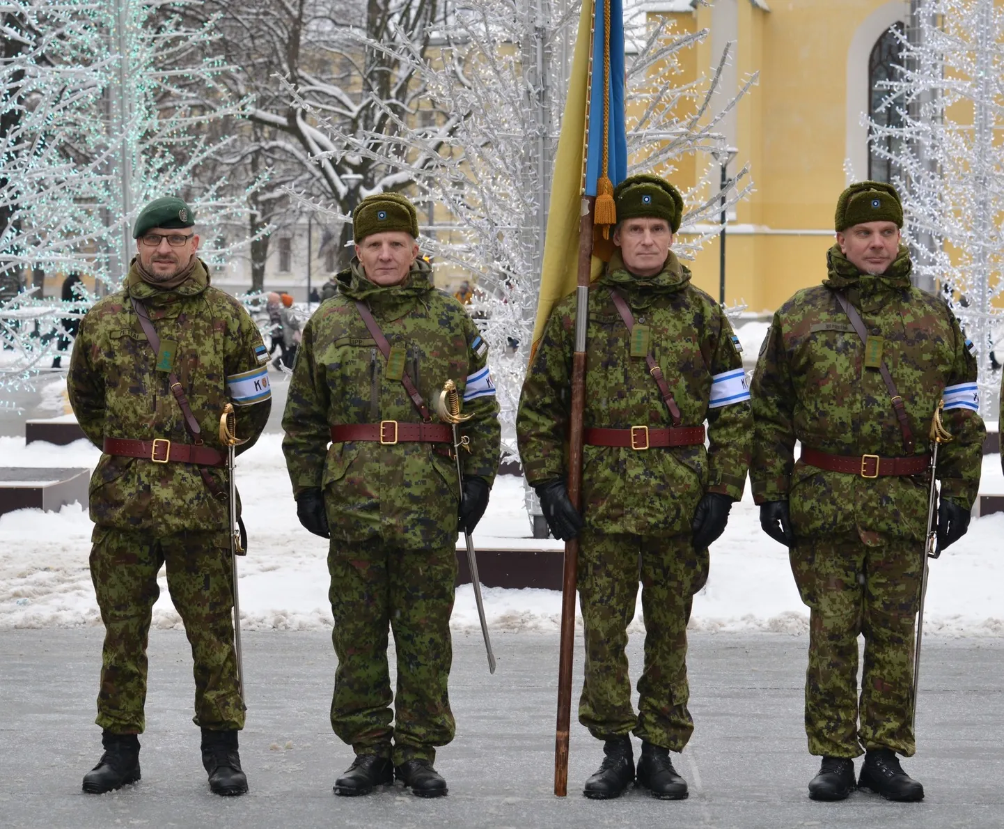 Tseremoonial osales ka Järva maleva liputoimkond: malevapealik kolonelleitnant Kuido Pettai , lippur kapten (res) Indrek Reismann, lipusaatjad kapten (res) Janek Männik ja kapten (res) Lauri Lipp.