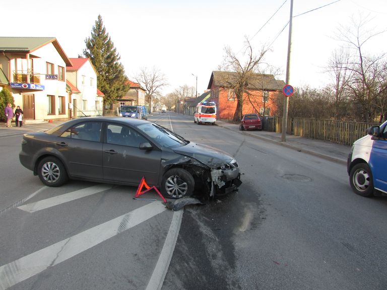 Pärnus Tallinna maanteel toimus kolme auto kokkupõrge.