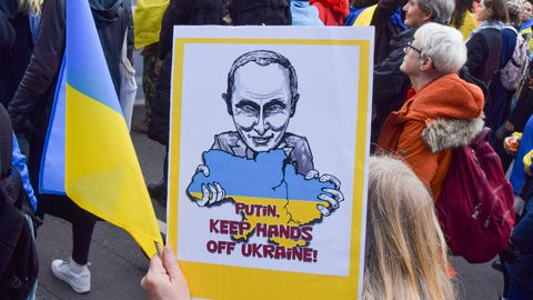 Putin opozarja Zahod: Sile v Ukrajini bodo legitimne tarče