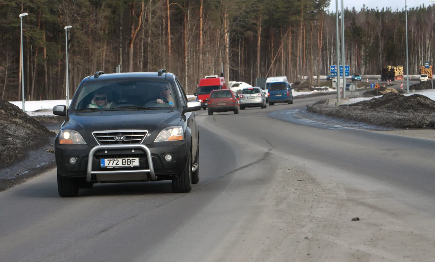 Pärnu ümbersõidutee läbib Ehitajate tee kaudu ka Pärnut.