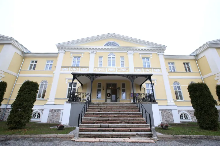 Kuremaa loss.