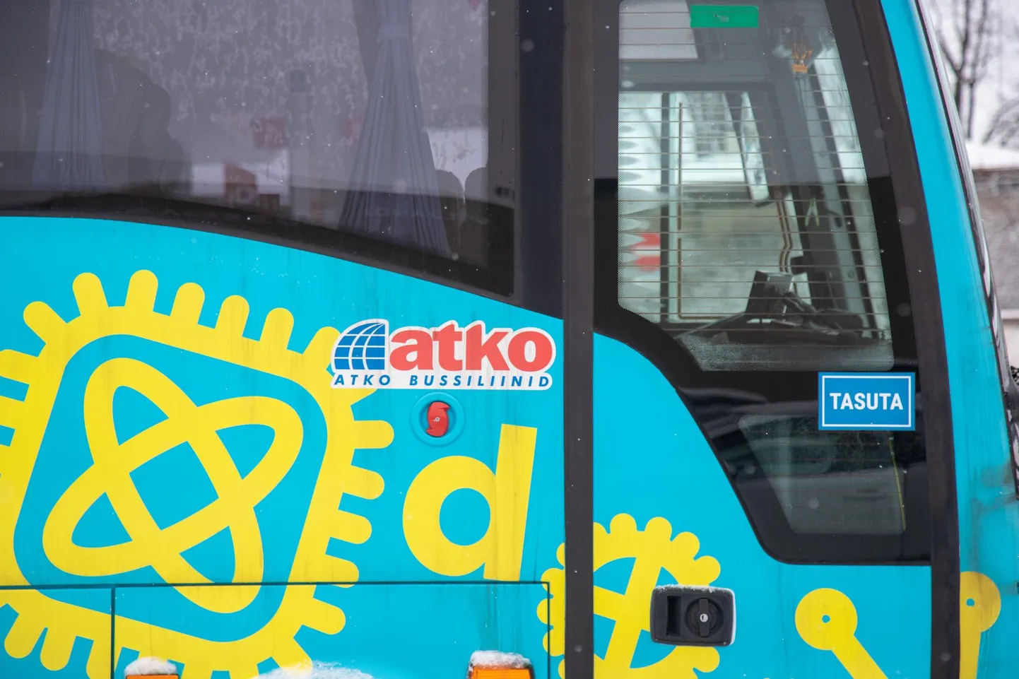 Üks Atko Bussiliini bussidest oli eelmise aasta lõpul ja alanud aasta hakul rivist väljas, sest sel purunes teel oleva suure kiviga kokkupõrkamise tagajärjel radiaator.