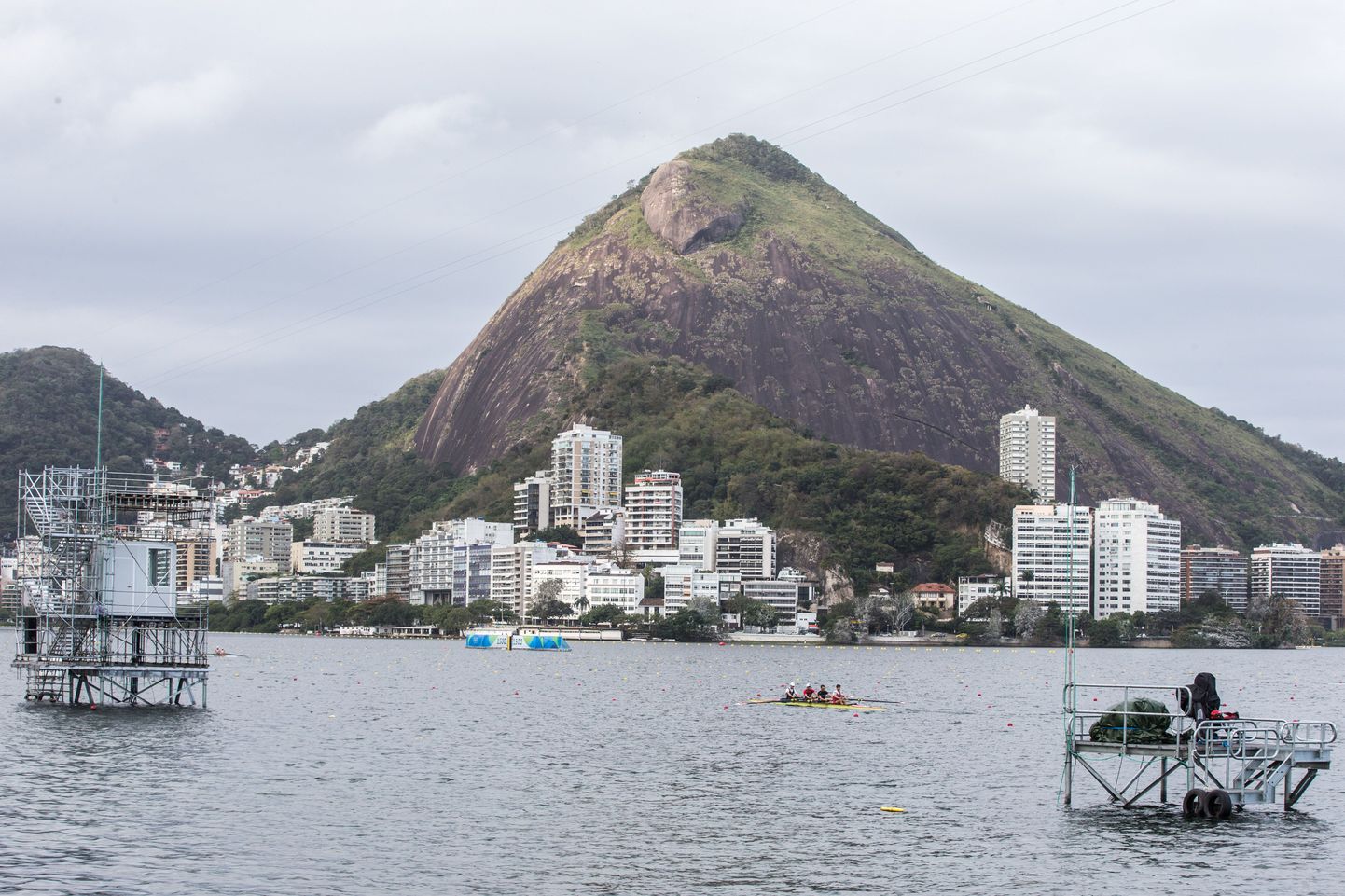 Rio olümpiamängude sõudekanal lummab kauniste vaadetega, kuid loodus võib tugeva tuulena valmistada sportlastele kauni looduse vahel palju peavalu.