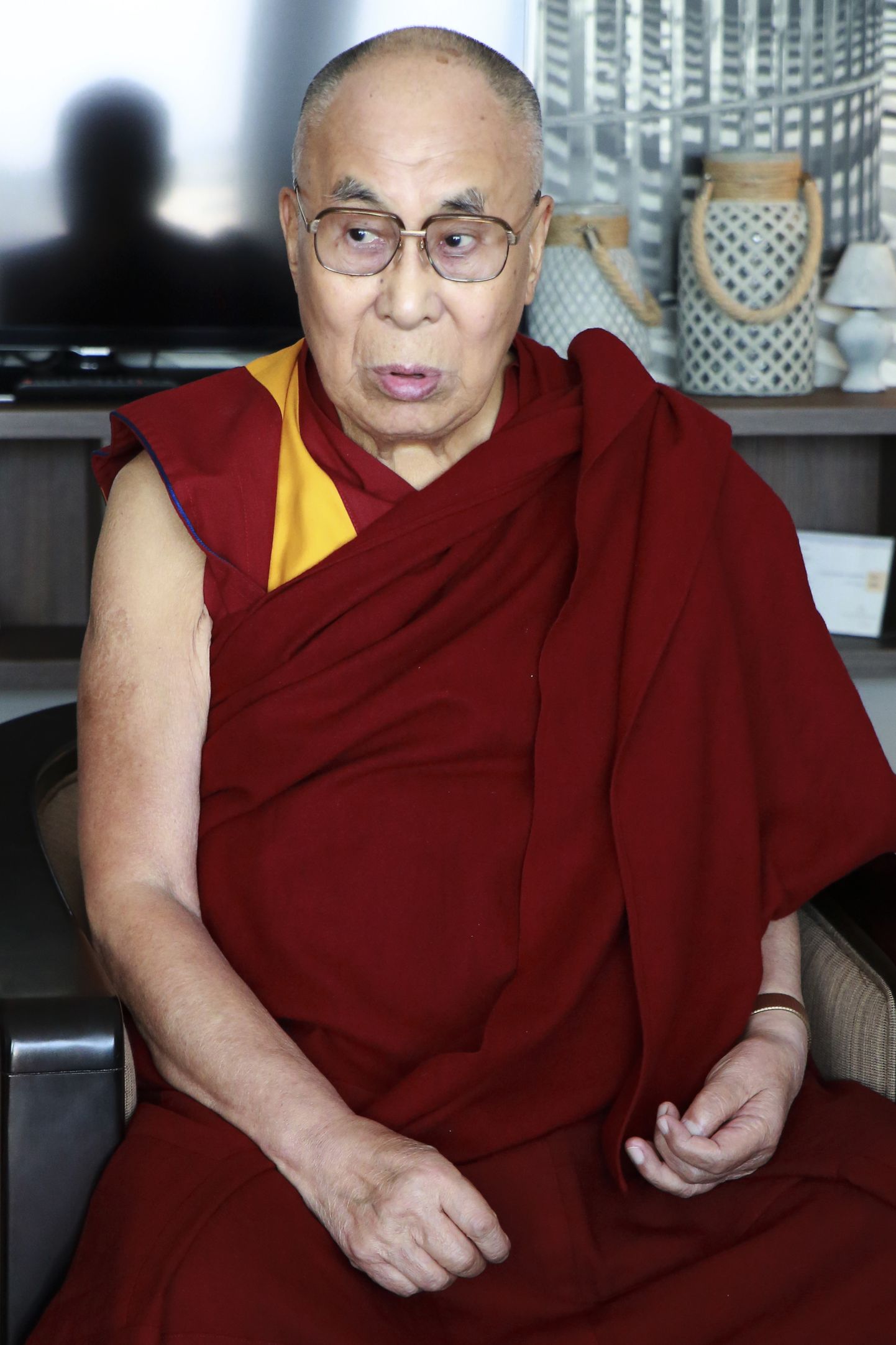 Dalai-laama kohtus reedel Hollandis väidetavate seksuaalse ahistamise ohvritega.