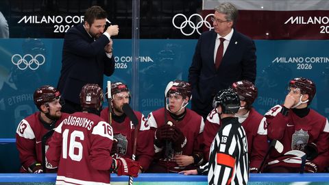 Latvijas hokejisti iztur pirmo periodu, tomēr pret ASV zvaigznēm jaudas nepietiek