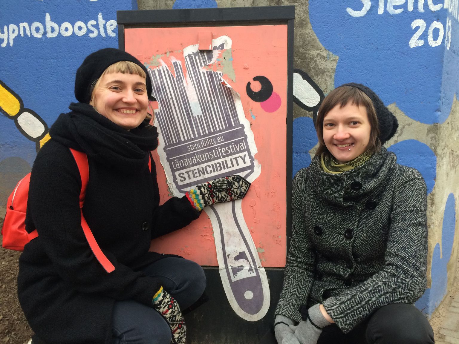 Tänavakunstifestivali Stencibility korraldajad: Kadri Lind ja Sirla. 
Festivali raames toimuvad ka Tartu tänavakunsti tutvustavad giidiga tuurid.