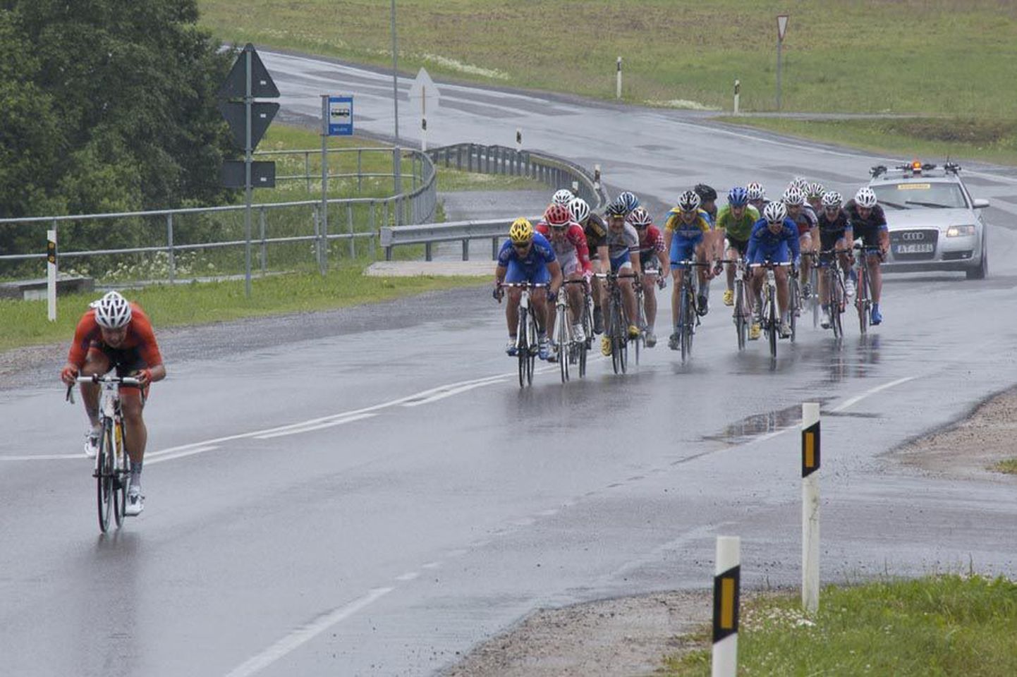 Paar kilomeetrit enne Mulgi rattaralli finišit tegi Timmo Jeret järsu kiirenduse ja sai jälitajate ees napi edumaa. Seda vahet õnnestus tal hoida ning vihmasajus esimesena lõpetada.