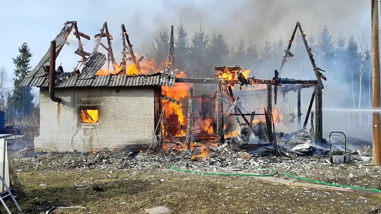 Пожар в хозяйственной постройке в деревне Виру-Кабала волости Виру-Нигула.