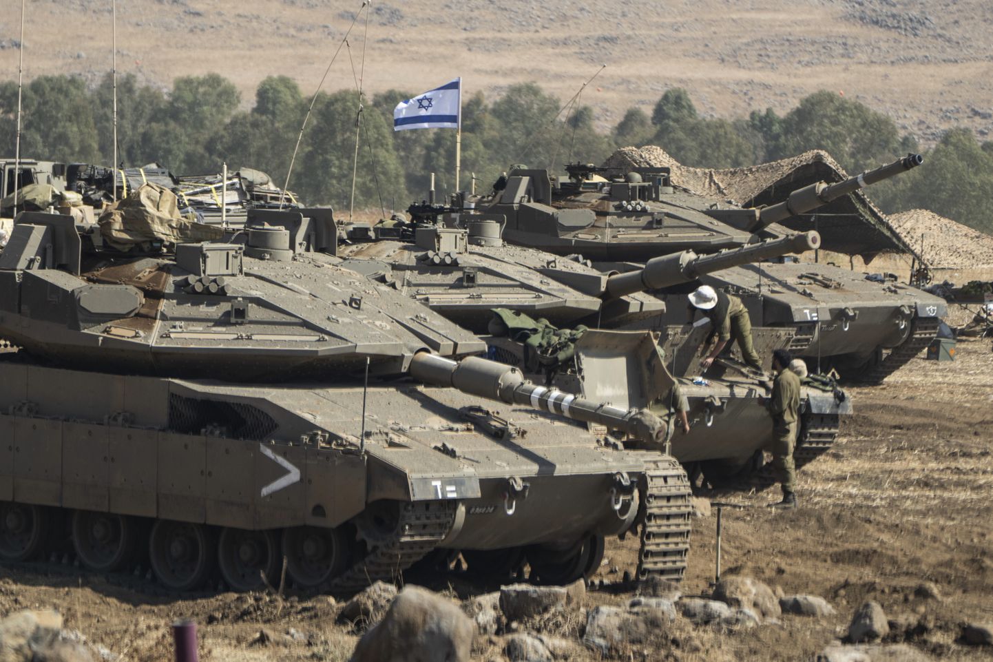 Iisraeli soomustehnika Liibanoni piiri ääres.