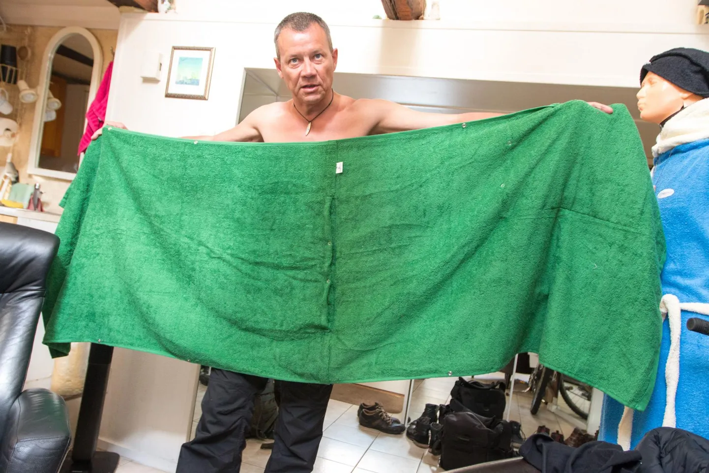 Jaanus Raidal tutvustamas mitmeotstarbelist saunalina Towelfy.