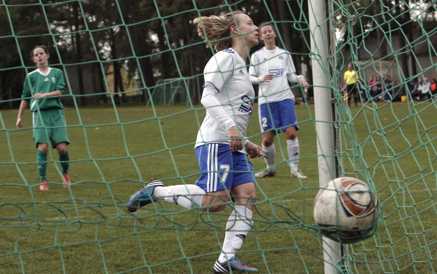 Pärnu jalgpalliklubi naiskond sai 3:0 võidu Tallinna Levadia üle.