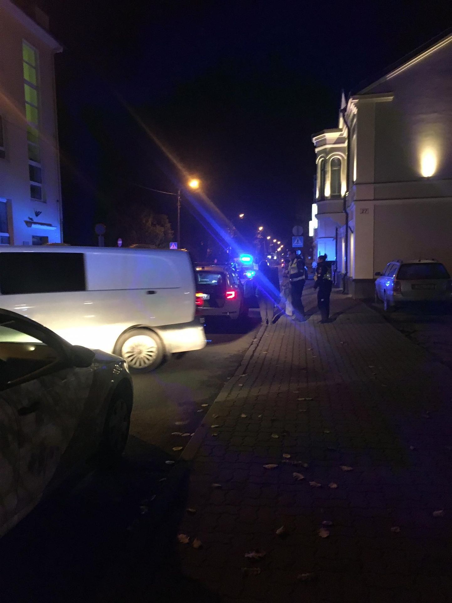 Politsei eest põgenenud purjus ja juhiloata autojuhi tabasid politseinikud lõpuks Rakvere kesklinnas Tallinna tänaval.