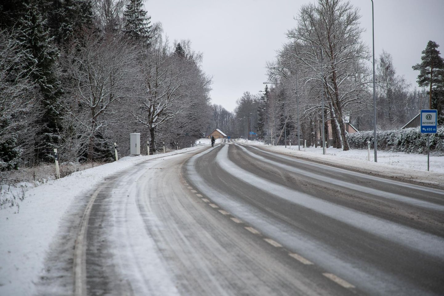 Talvistel teedel on naelrehvid tõhusamad kui lamellid.