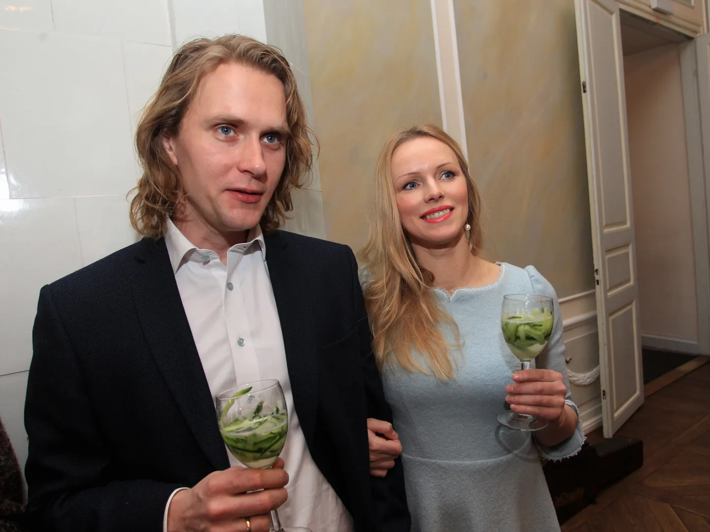 Silver Sepp ja Kristiina Ehin esinevad Rohuaia lasteaias.