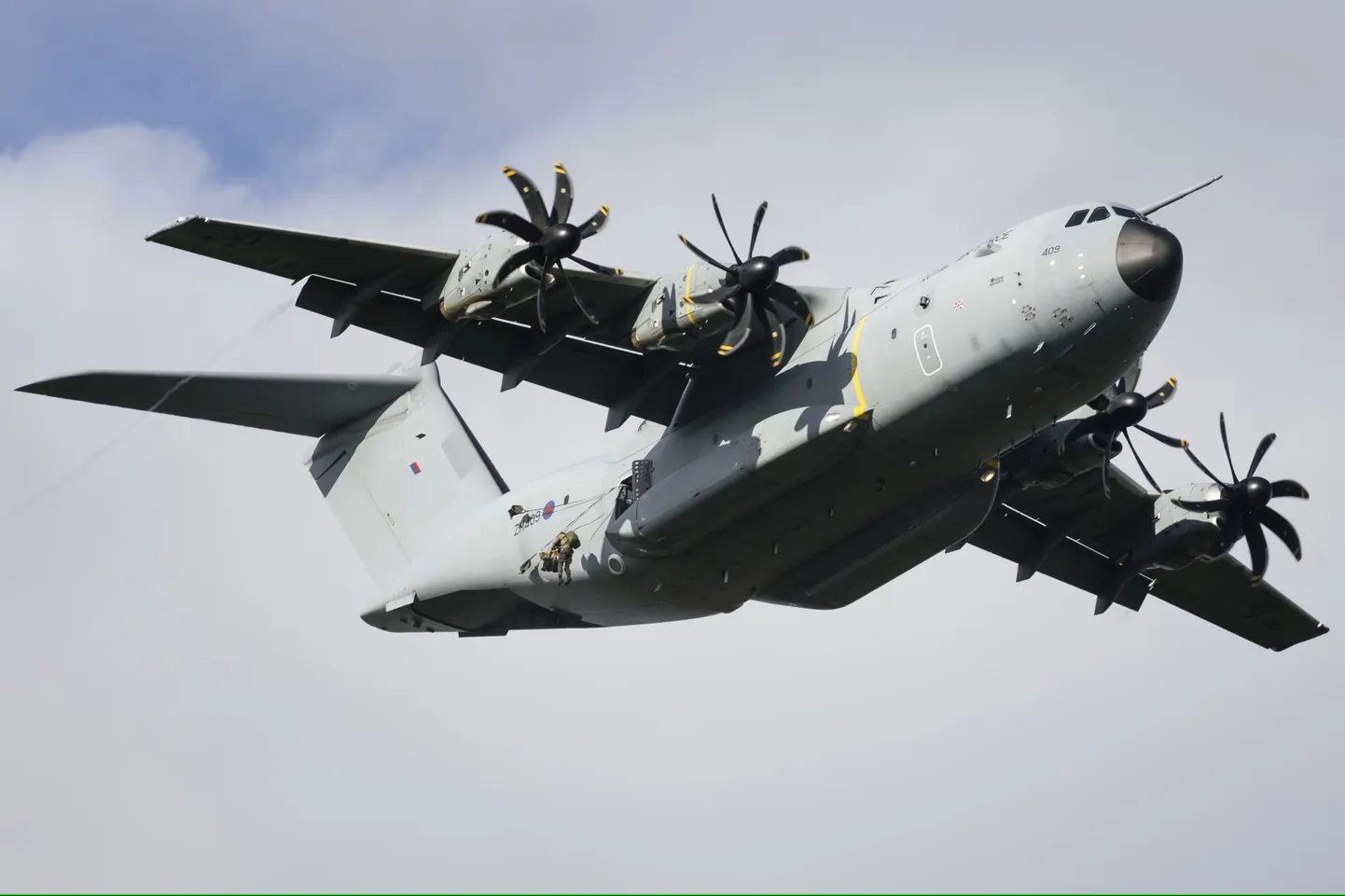 NATO sõdur hüppamas 300 meetri kõrguselt Gotlandi saarele.
