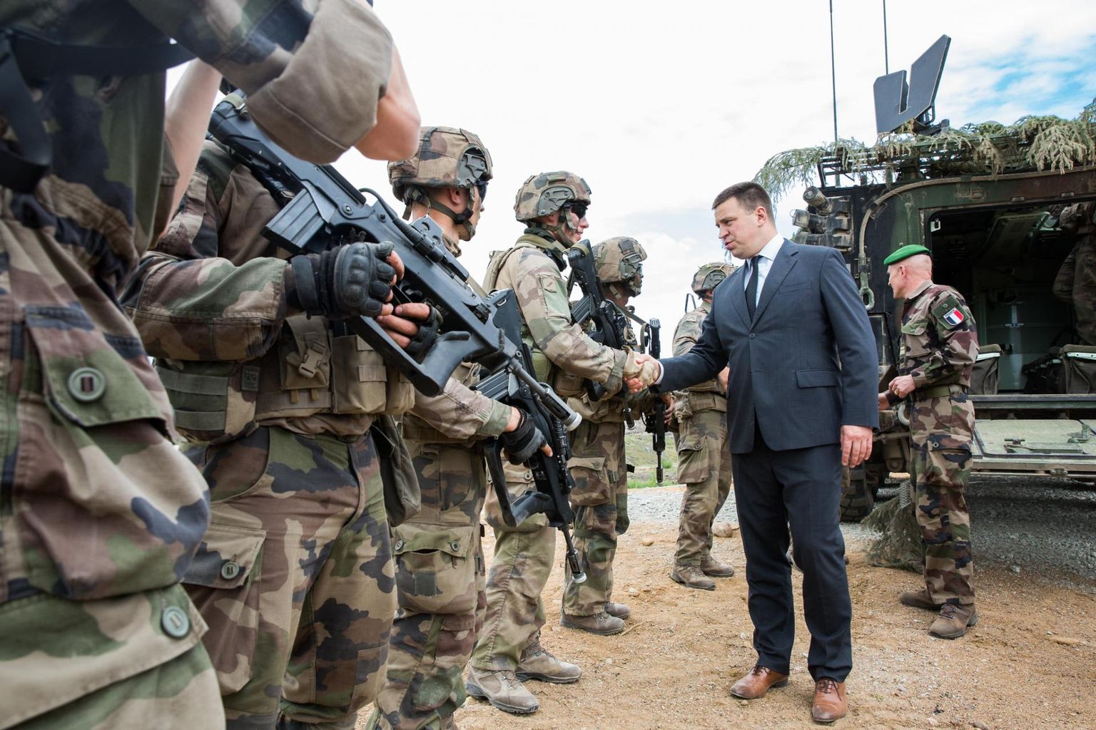 Peaminister Jüri Ratas tänas Prantsuse sõdureid.