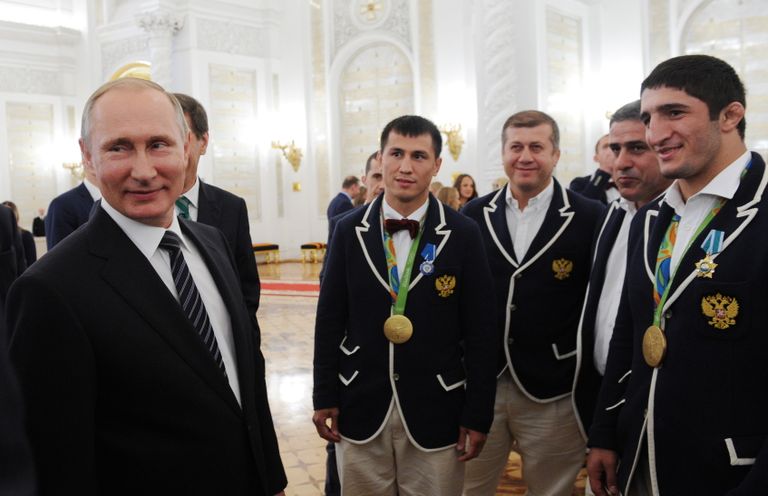 Džambulat Tedejev (paremalt kolmas) pärast Rio olümpiamänge koos koondisekaaslastega president Vladimir Putini vastuvõtul.