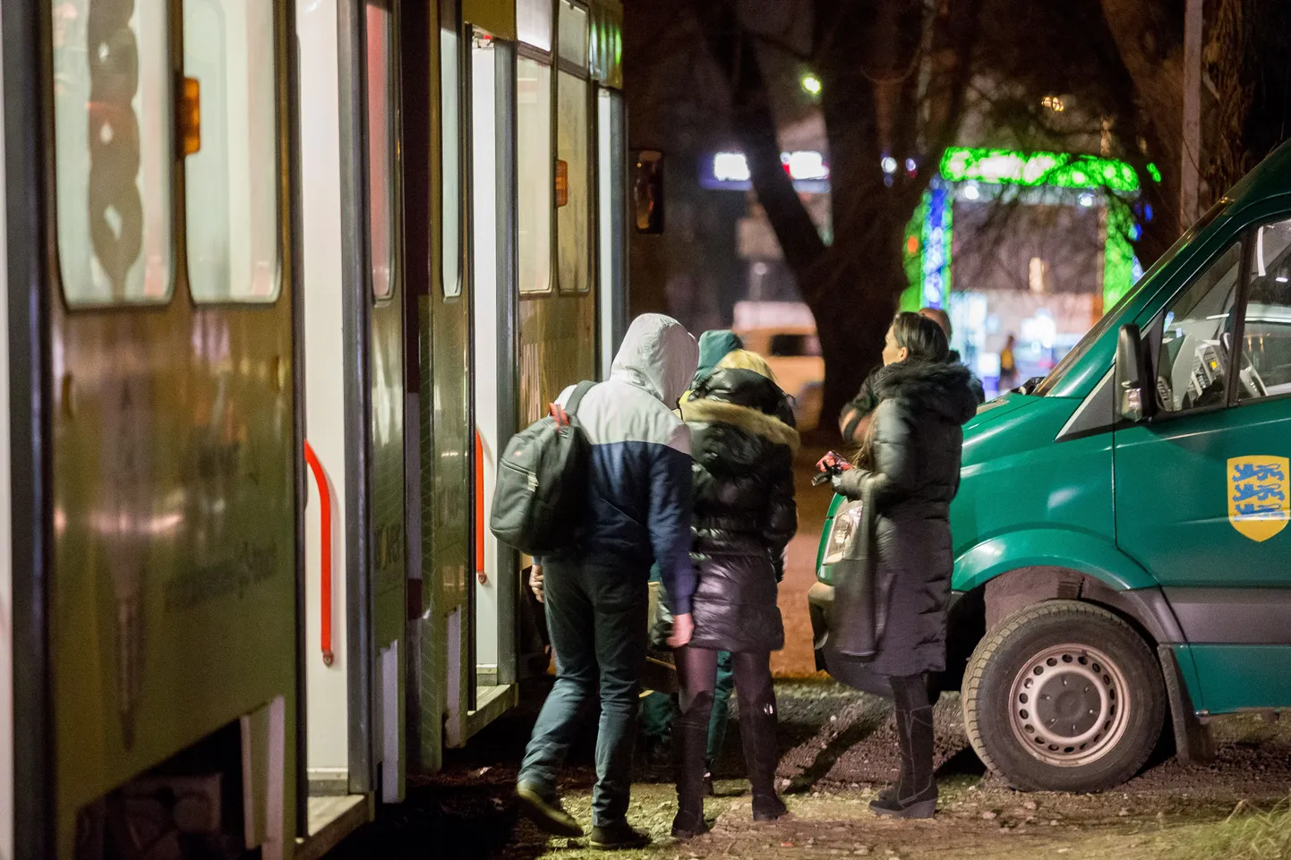 Проверка билетов в общественном транспорте Таллинна.