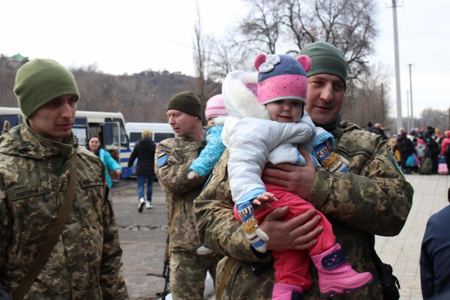 Ukraina sõja ühed vaiksemad kannatajad on olnud lapsed. Venemaa kasutab genotsiidirelvana laste küüditamist. Ukraina sõdurid evakueerivad lastekodulapsi.