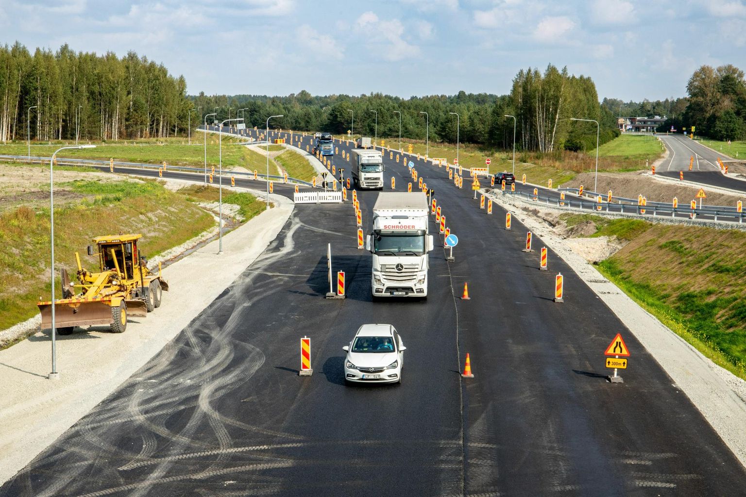 Neljarealise Pärnu-Uulu teelõigu ehitus saab tähtajast varem valmis.