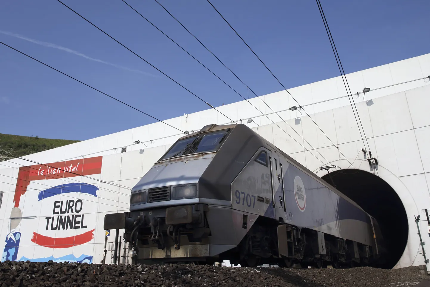 Движение поездов в туннеле Eurotunnel под Ла-Маншем.