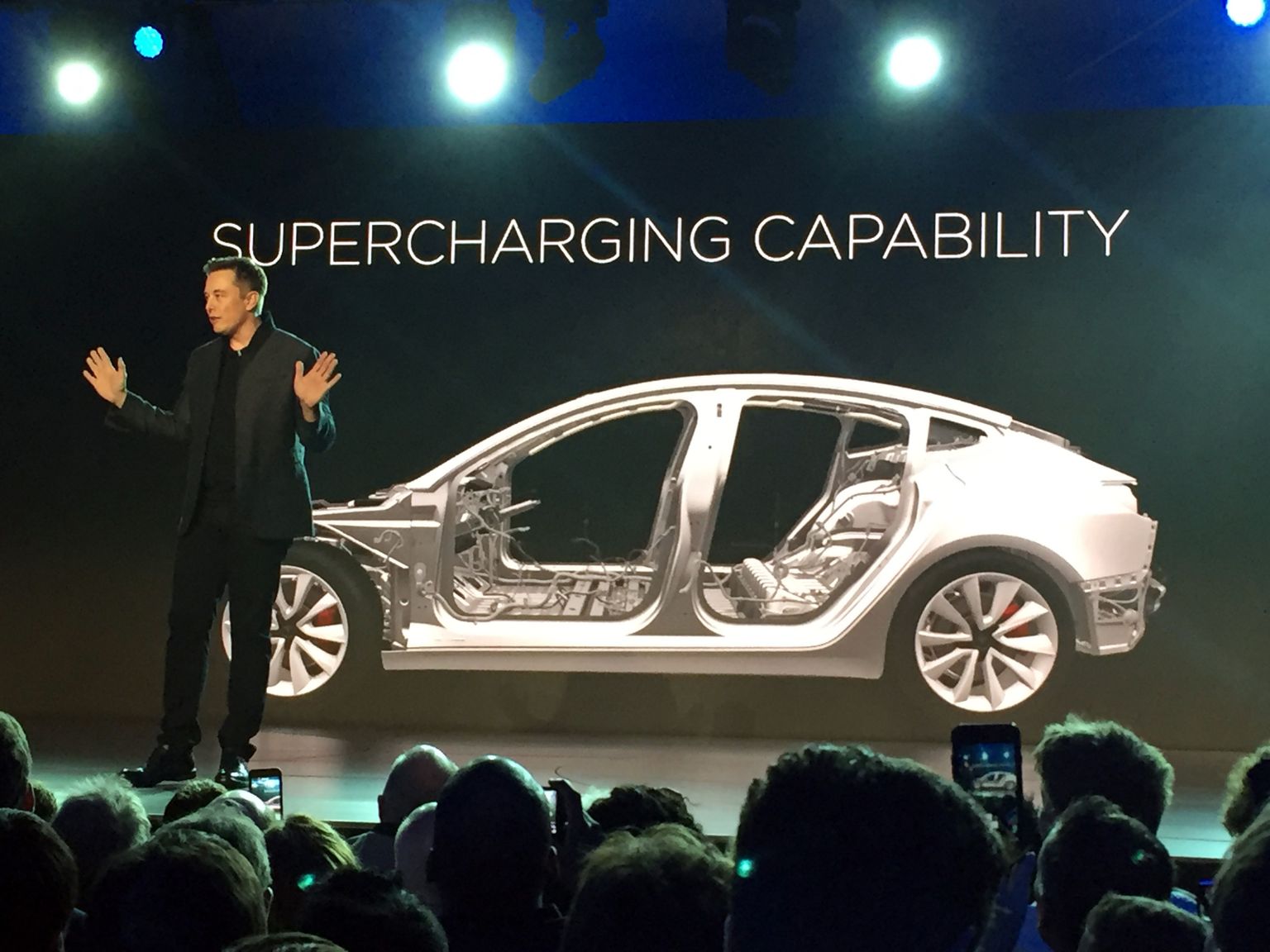 Elon Musk tutvustas märtsi lõpus Tesla Motors disainistuudios mudel 3.