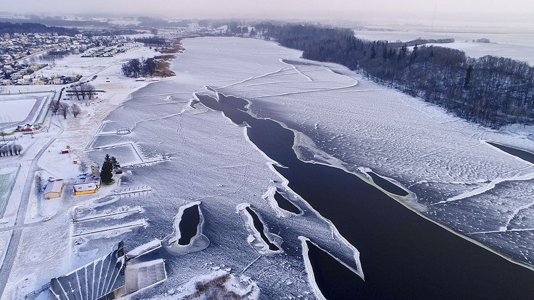Jääkihi kasvamine Viljandi järvel.