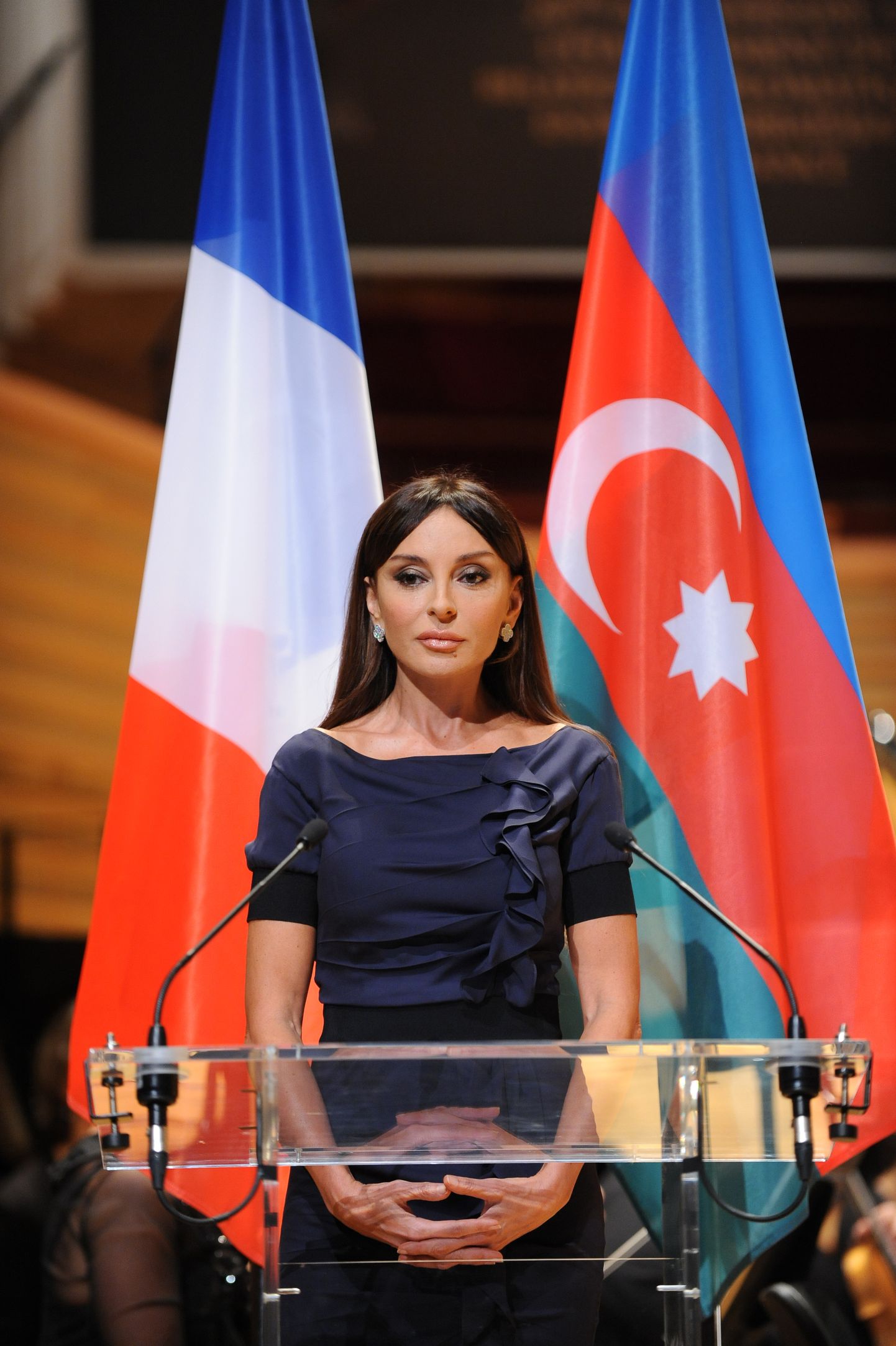 HEA KARJÄÄR: Kaukaasia üks edukamaid naisi on kindlasti Aserbaidžaani esimene leedi ja asepresident Mehriban Aliyeva. Pilt on tehtud kaheksa aastat tagasi ametliku visiidi ajal Pariisi.