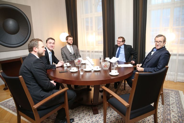 President kohtumisel koalitsioonierakondade juhtidega. Foto: