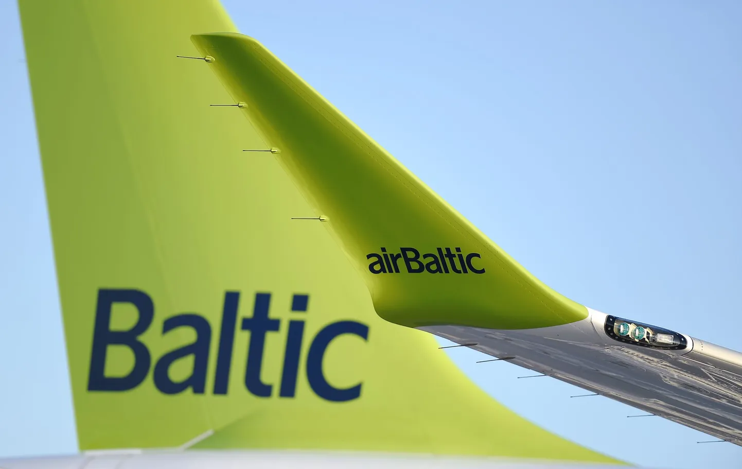 Läti rahvusliku lennukompanii airBalticu lennuk Riia lennujaamas.