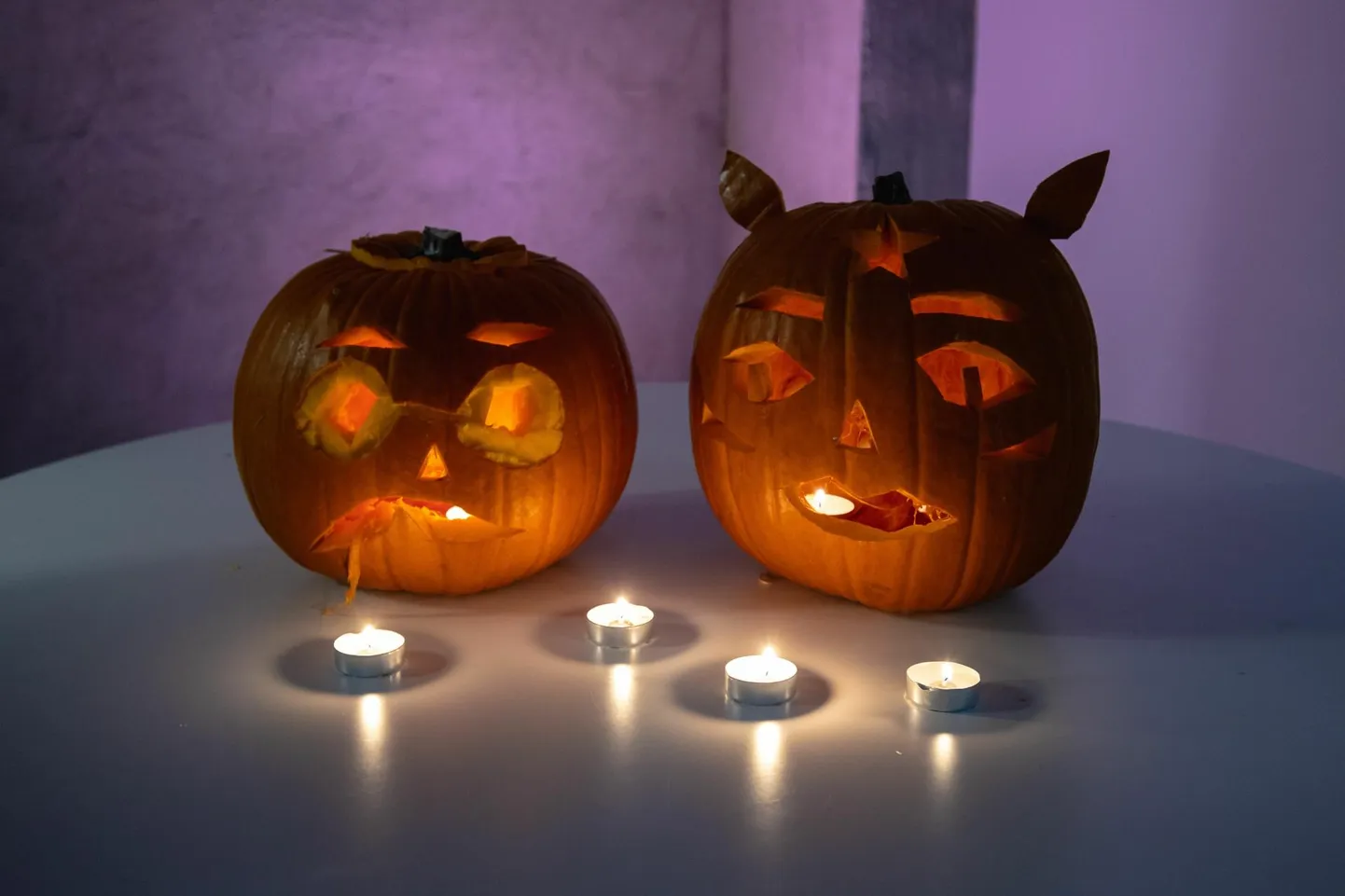 Halloween'i ajal on kombeks kõrvitsatest laternaid valmistada.