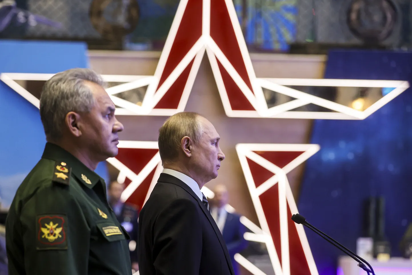 Министр обороны РФ Сергей Шойгу и президент Владимир Путин.