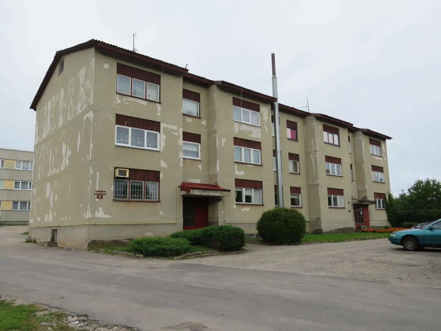 Korterelamu maapiirkonnas.