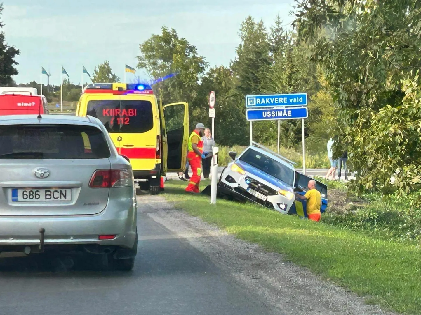 Rakveres Tuleviku tänaval sattus liiklusõnnetusse väljakutse peale sündmuskohale kihutanud politseiauto.