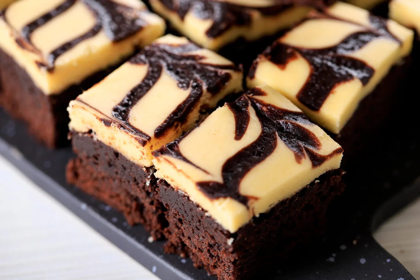 Suussulav toorjuustu brownie'd