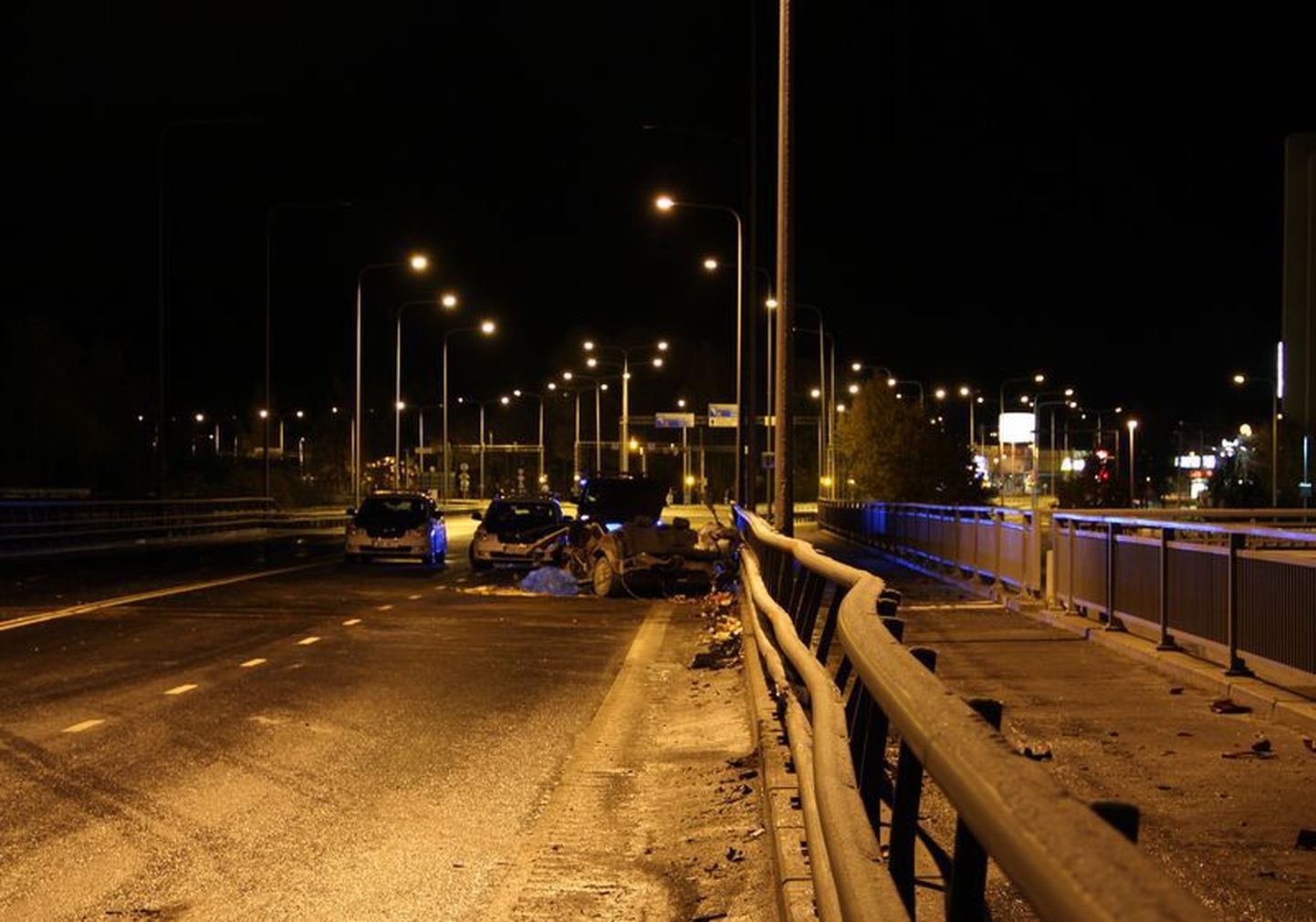 Papiniidu sillal hukkus veoki ja sõiduauto kokkupõrkes 22aastane noormees.