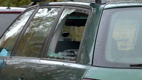 Полиция задержала подростков, громивших десятки автомобилей в Тарту