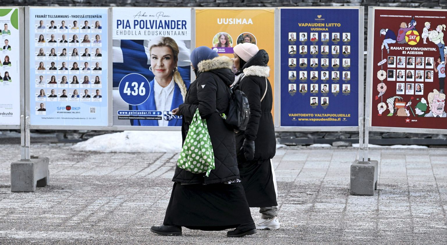 Valmisplakatid Soomes Espoos.