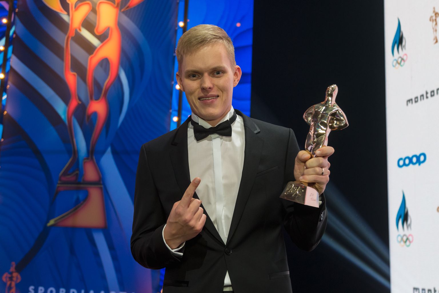 Rallisõitja Ott Tänak valiti aasta sportlaseks. Kaardilugeja Martin Järveojaga sai ta võistkondade arvestuses teise koha.