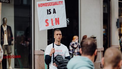 ЛИПИНУ ИНТЕРЕСНО ⟩ Гомофобы: инструкция по применению
