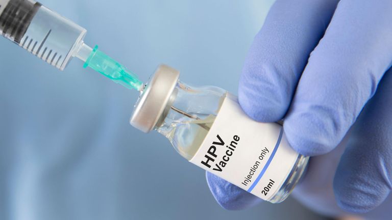Надпись на пузырьке: ВПЧ, вакцина