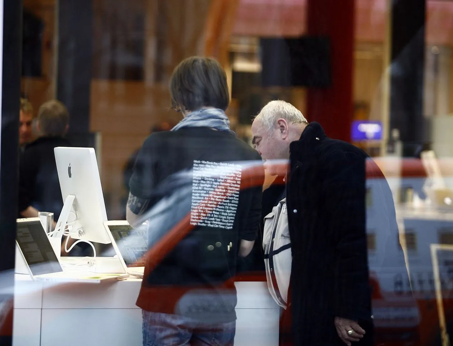 Eri Klas uuris Solarise keskuses kuidas iPhone`i ja Mac`i paaritada