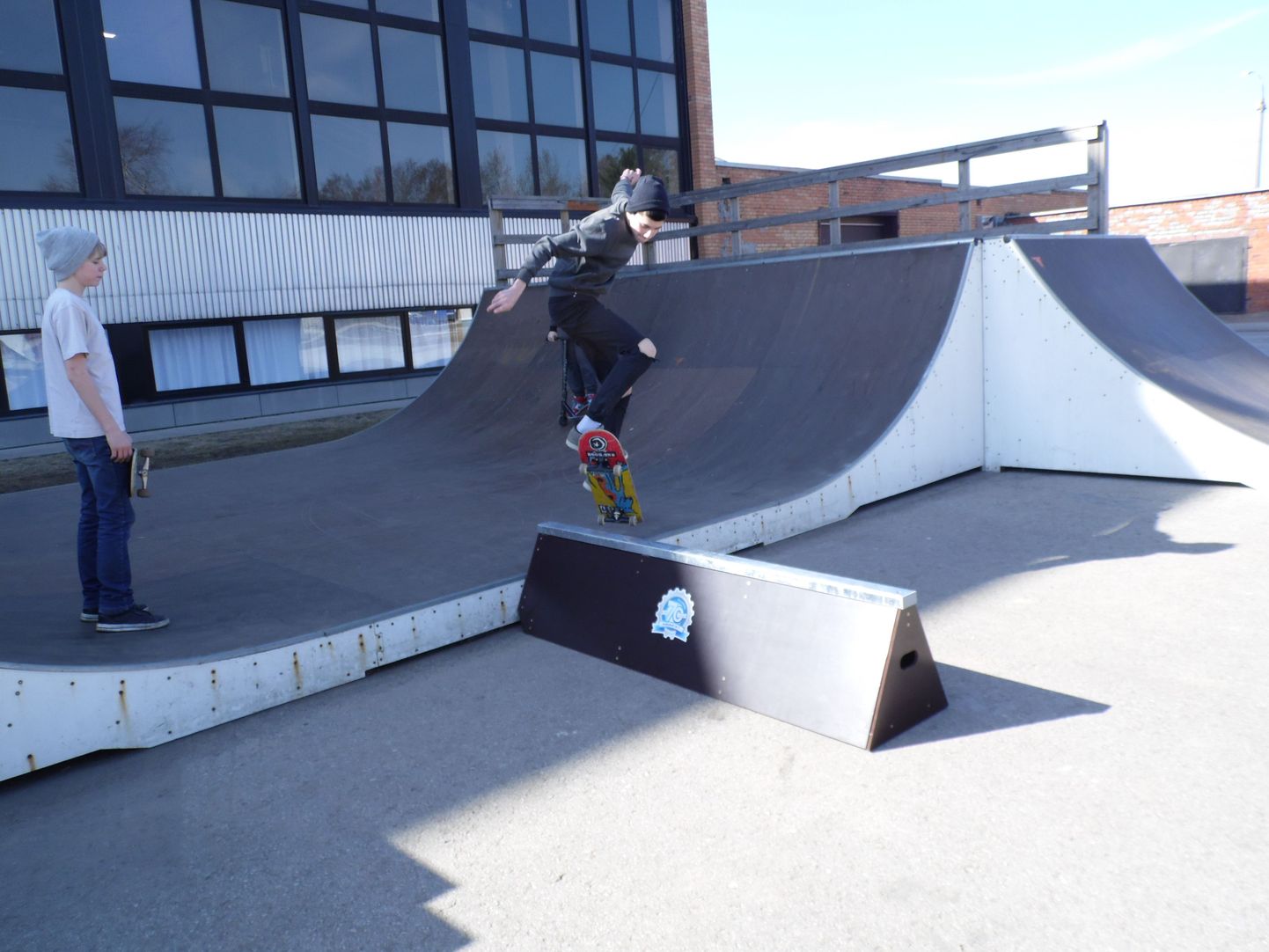 Силламяэский скейт-парк получил от Molycorp Silmet новые аттракционы.