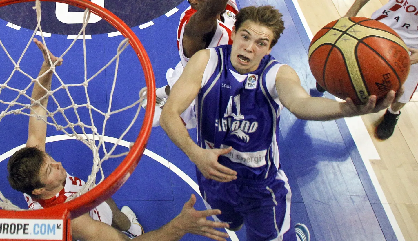 Petteri Koponen (sinises)