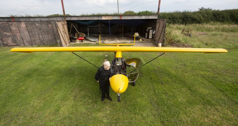 Briti vanim lennukiinspektor ja mehhaanik on 101-aastane Ernie Horsfall