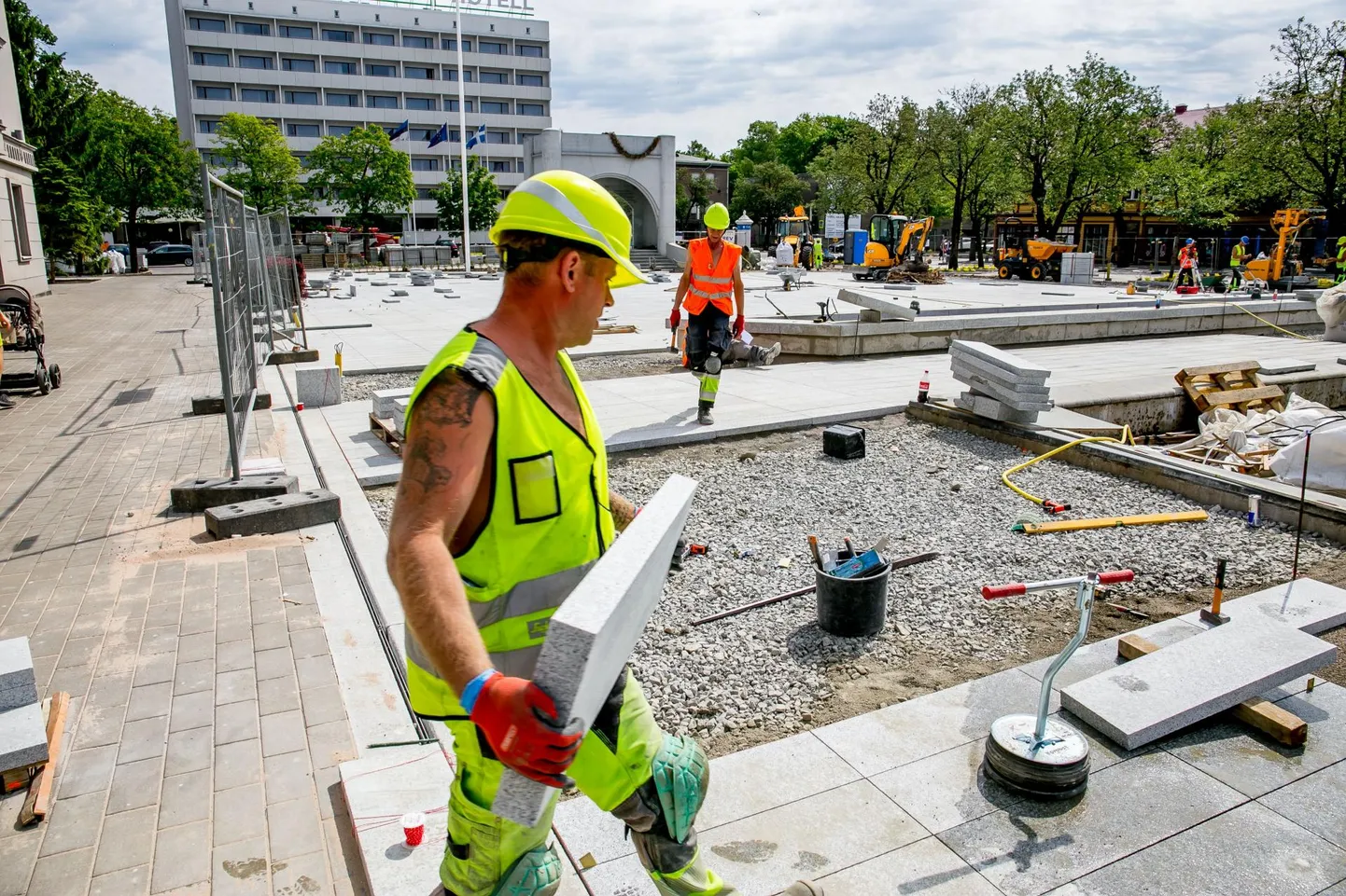 Rekonstrueeritud Rüütli platsi valmimisega on jälle tubli tükk Pärnu kesklinnast kenamaks saanud.