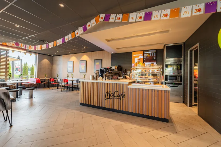 Taasavatud McDonald’s.