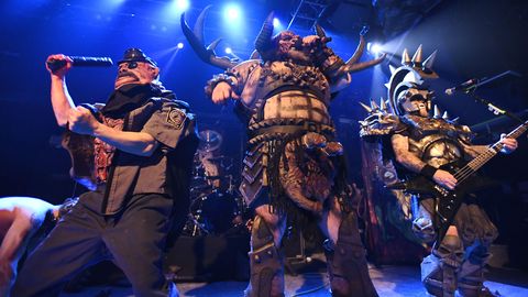 VERINE KÄTTEMAKS ⟩ MAGA-toetajad ähvardavad Donald Trumpi pilganud ansamblit tapmisega