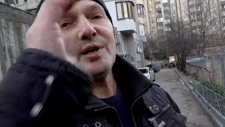 Репортеры Би-би-си подошли к Закутенко на улице в Киеве