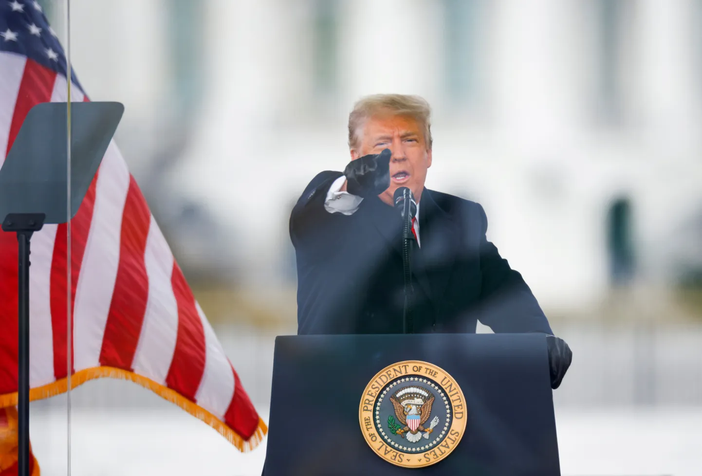 USA president Donald Trump pidas 6. jaanuaril kõne, milles taas seadis valimistulemused kahtluse alla. Samal päeval lahvatas Washingtonis Trumpi poolehoidjate mäss, milles tungiti Kapitooliumisse